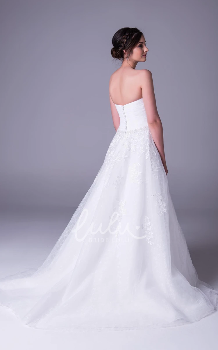 Maxi A-Line Tulle Wedding Dress with Sweetheart Neckline and Appliques