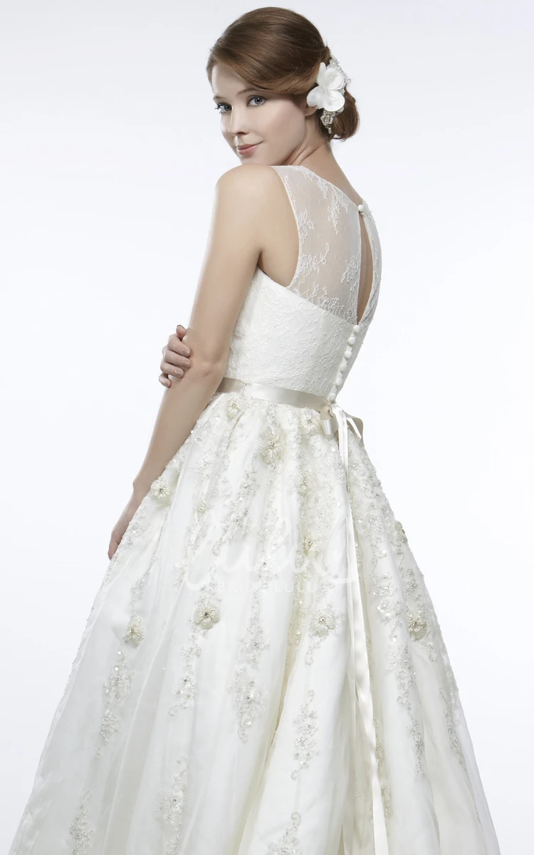 Floral Appliqued Tulle Scoop Wedding Dress with Illusion Court Train