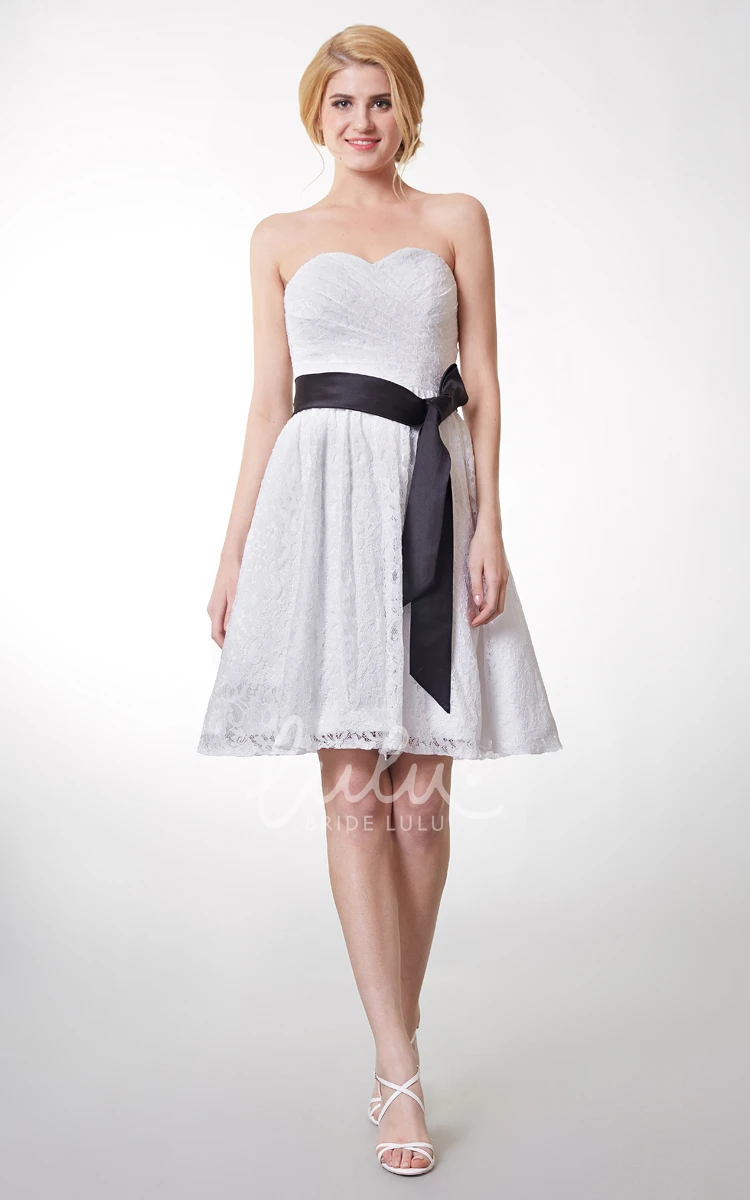 Knee-Length Lace Bridesmaid Dress with Sweetheart Neckline